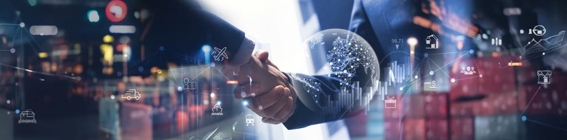 Deux personnes en tenue professionnelle se serrent la main au premier plan; en arrière-plan, des éléments visuels numériques et logistiques, tels que des icônes de transport, de données et de chaînes d’approvisionnement, illustrent des partenariats d’affaires et le commerce international.